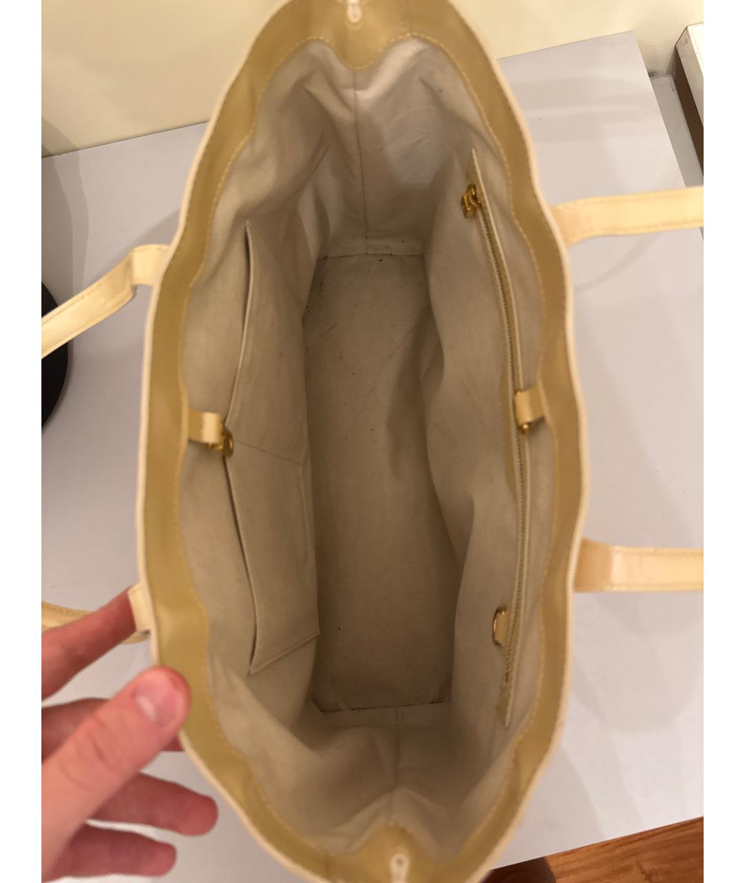 LOUIS VUITTON Бежевая сумка тоут из лакированной кожи, фото 4