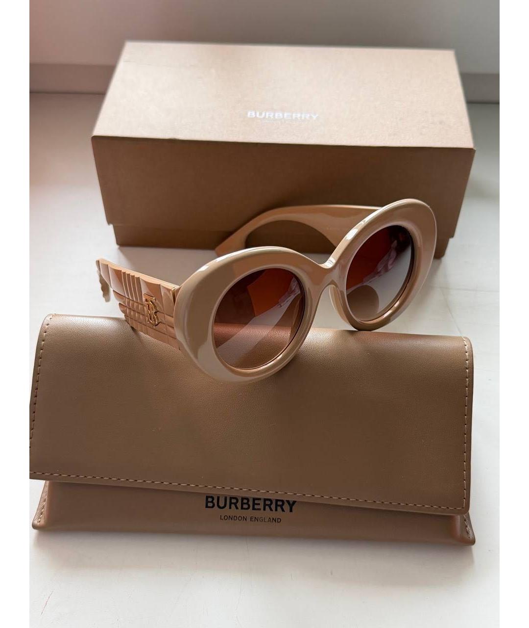 BURBERRY Бежевые пластиковые солнцезащитные очки, фото 2