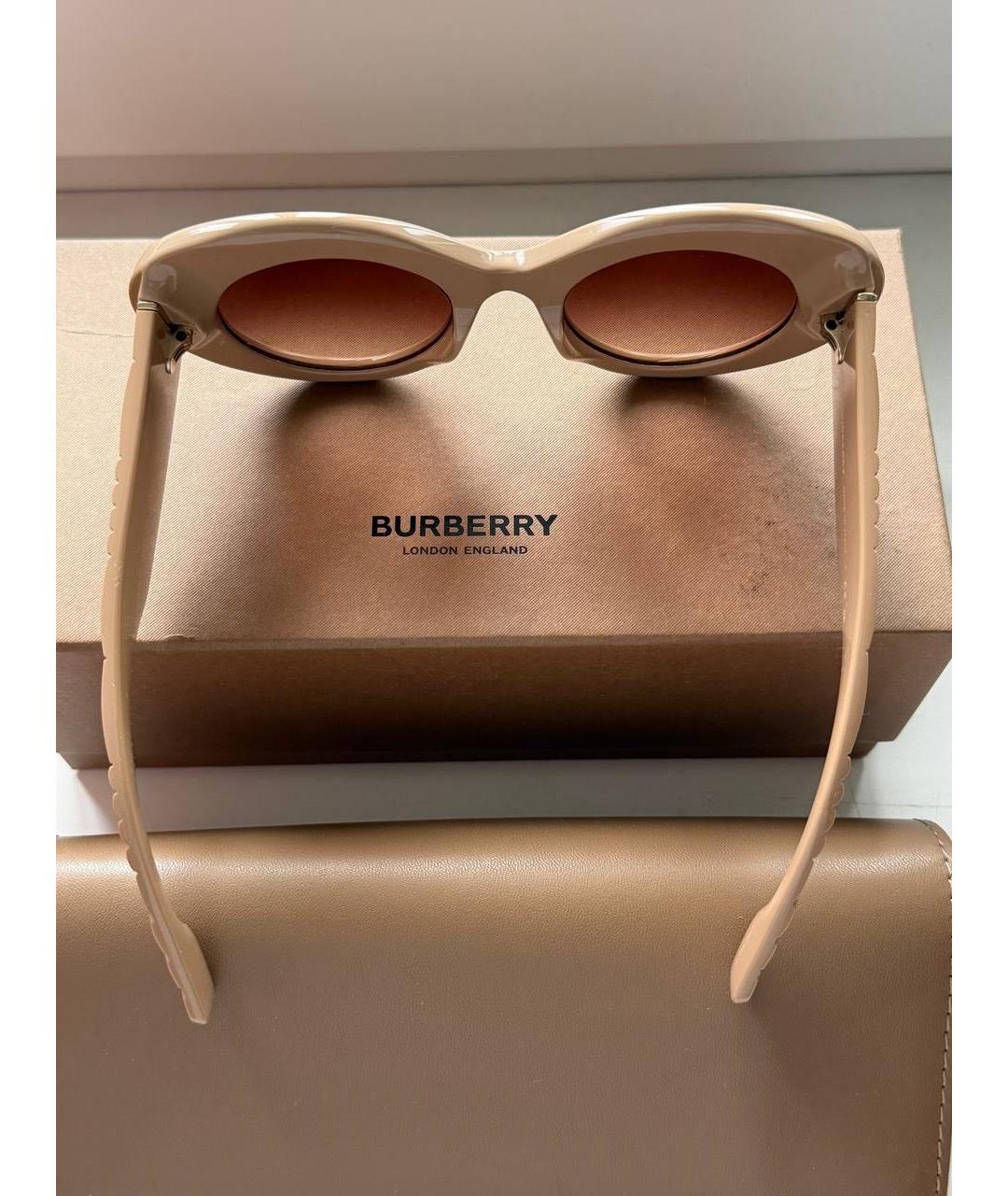 BURBERRY Бежевые пластиковые солнцезащитные очки, фото 3