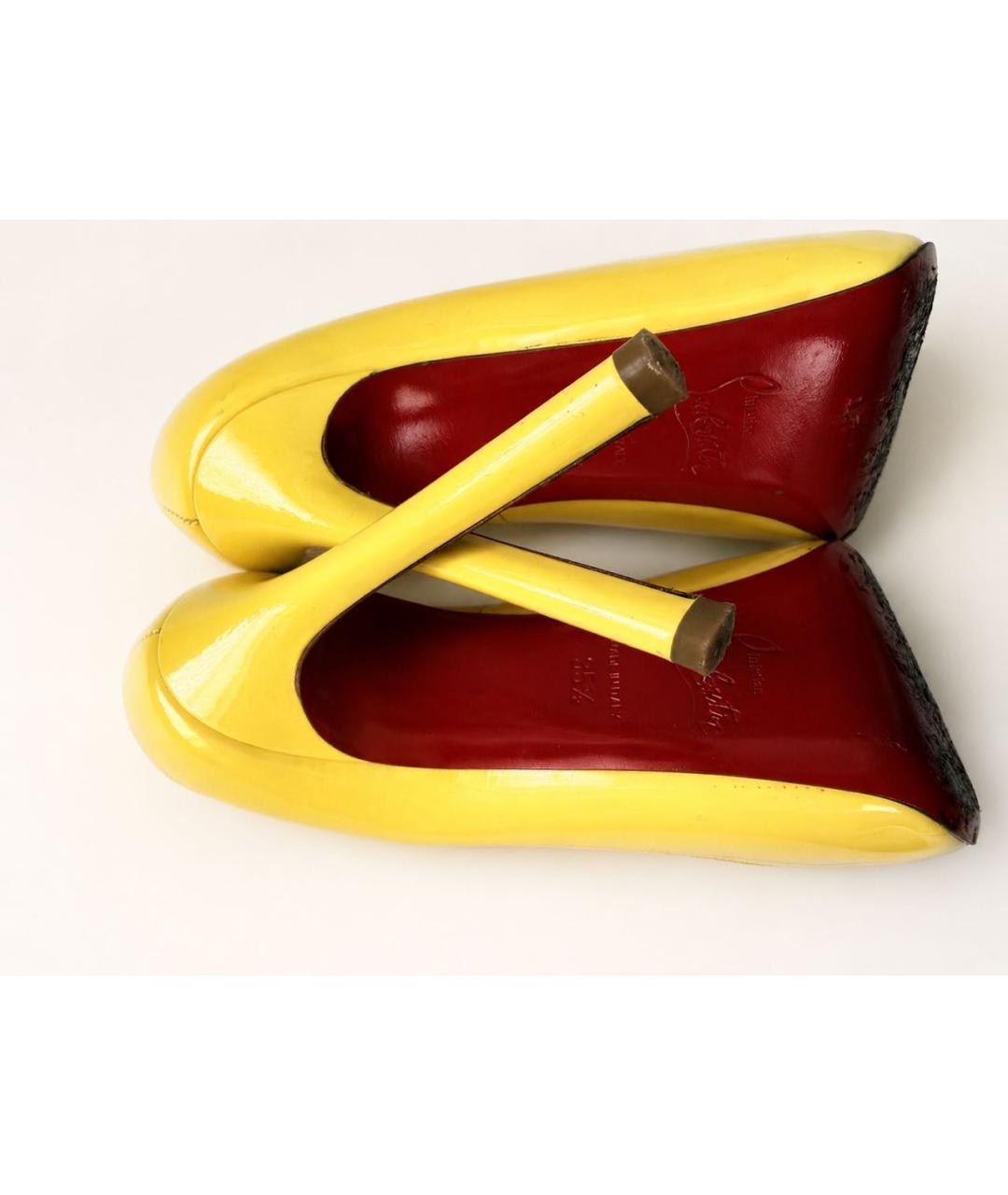 CHRISTIAN LOUBOUTIN Желтые босоножки из лакированной кожи, фото 5