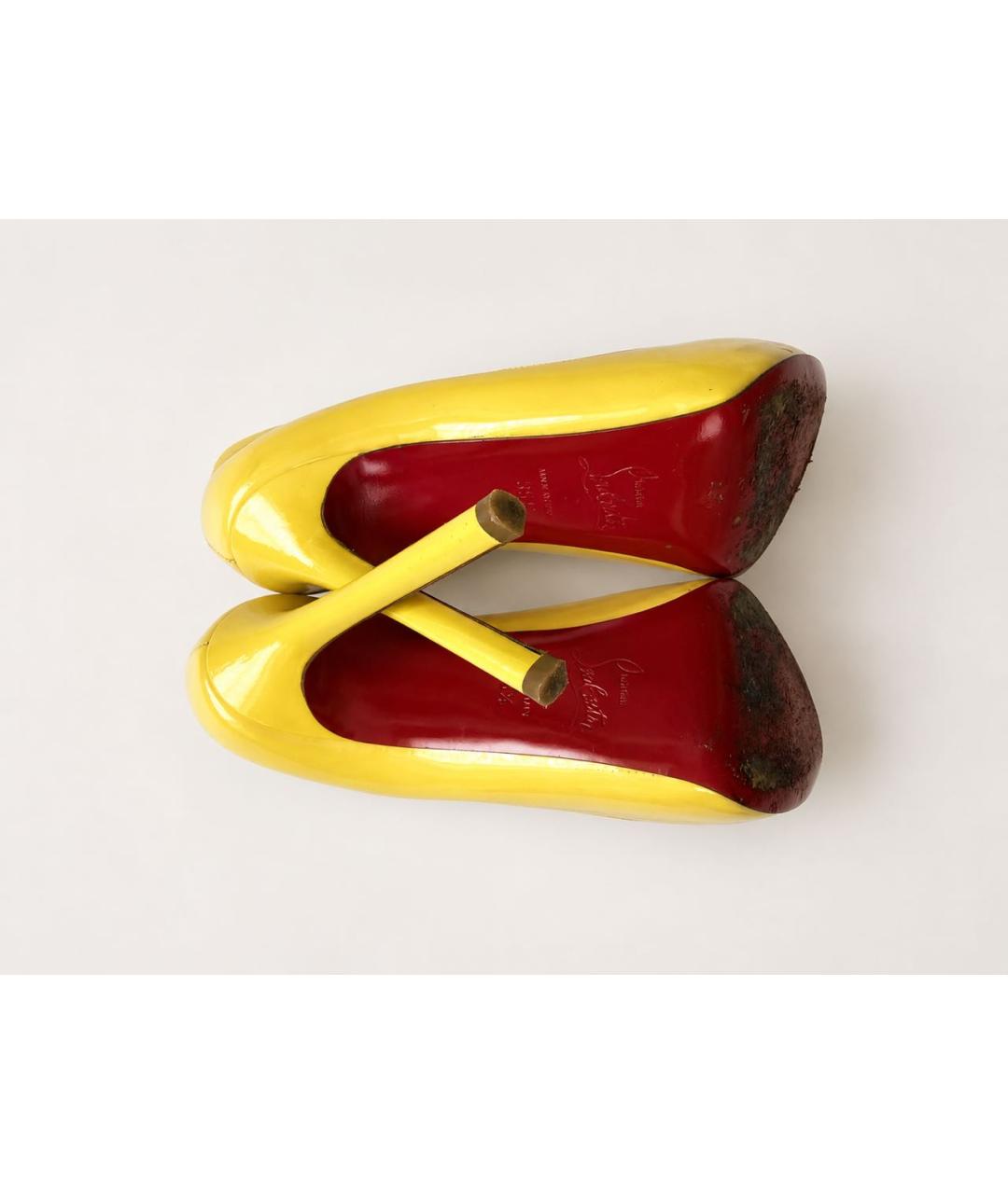 CHRISTIAN LOUBOUTIN Желтые босоножки из лакированной кожи, фото 6