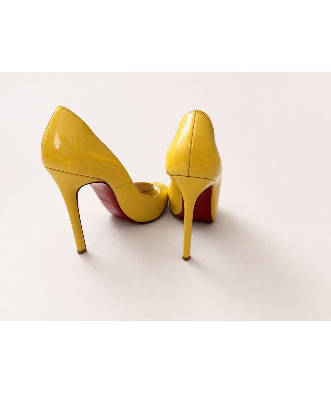 CHRISTIAN LOUBOUTIN Желтые босоножки из лакированной кожи, фото 4
