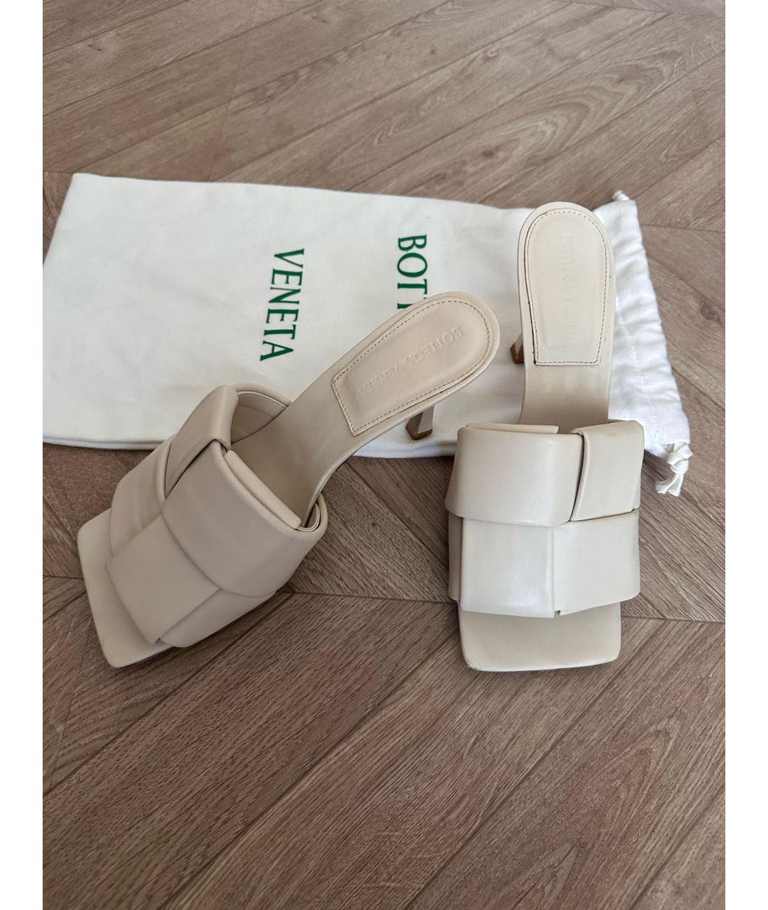 BOTTEGA VENETA Бежевые кожаные мюли, фото 3