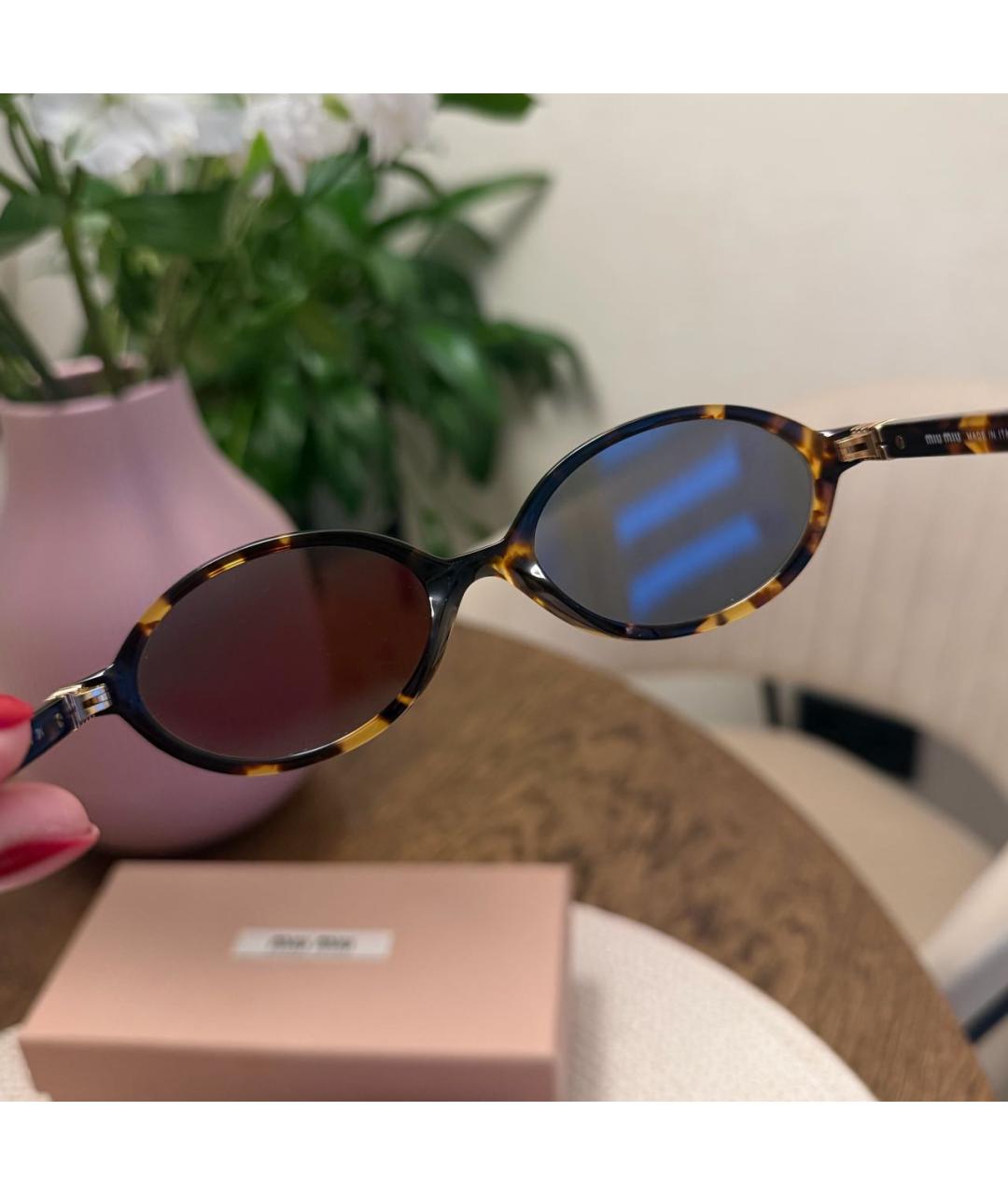 MIU MIU Коричневые пластиковые солнцезащитные очки, фото 3