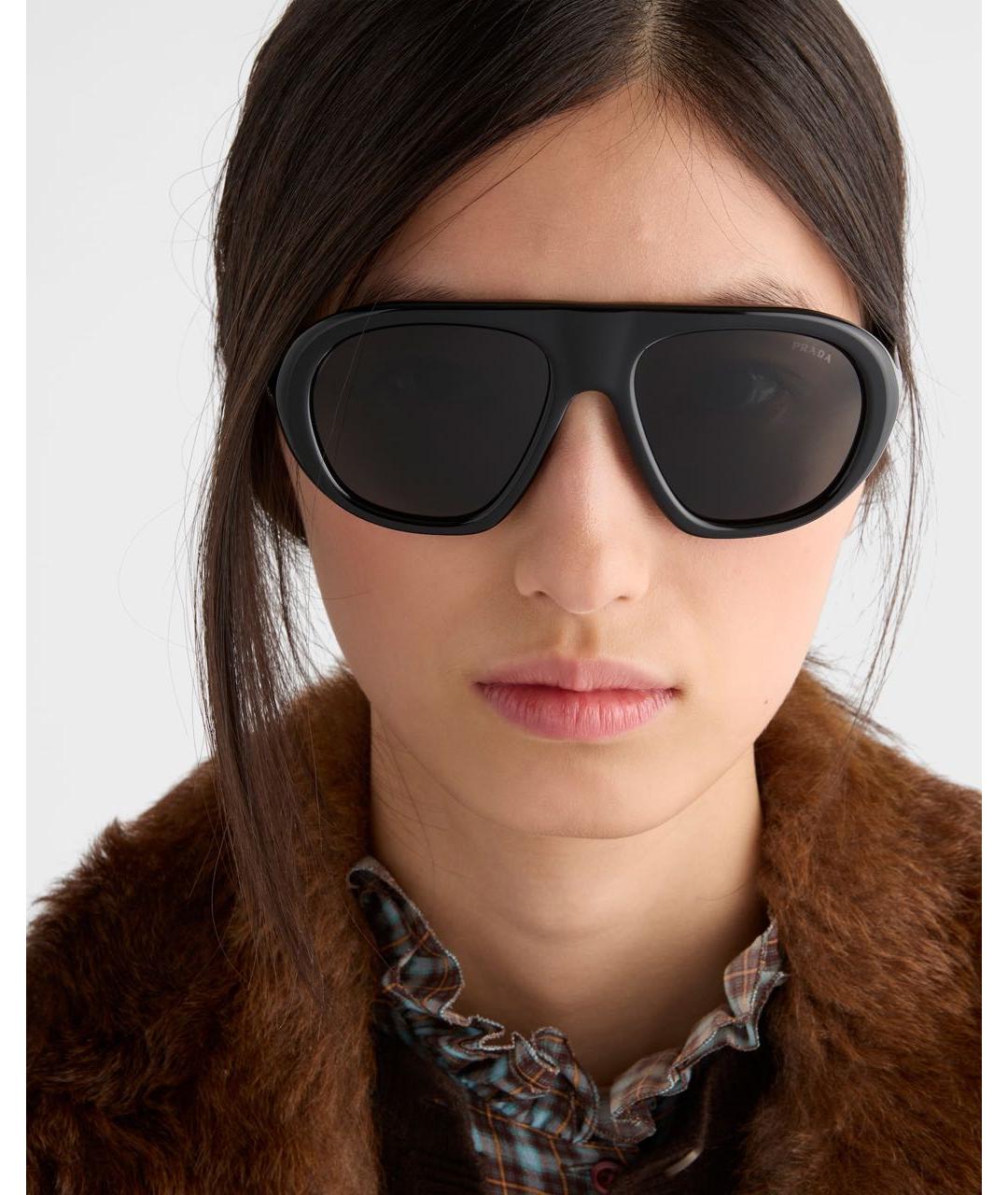 PRADA Черные пластиковые солнцезащитные очки, фото 3