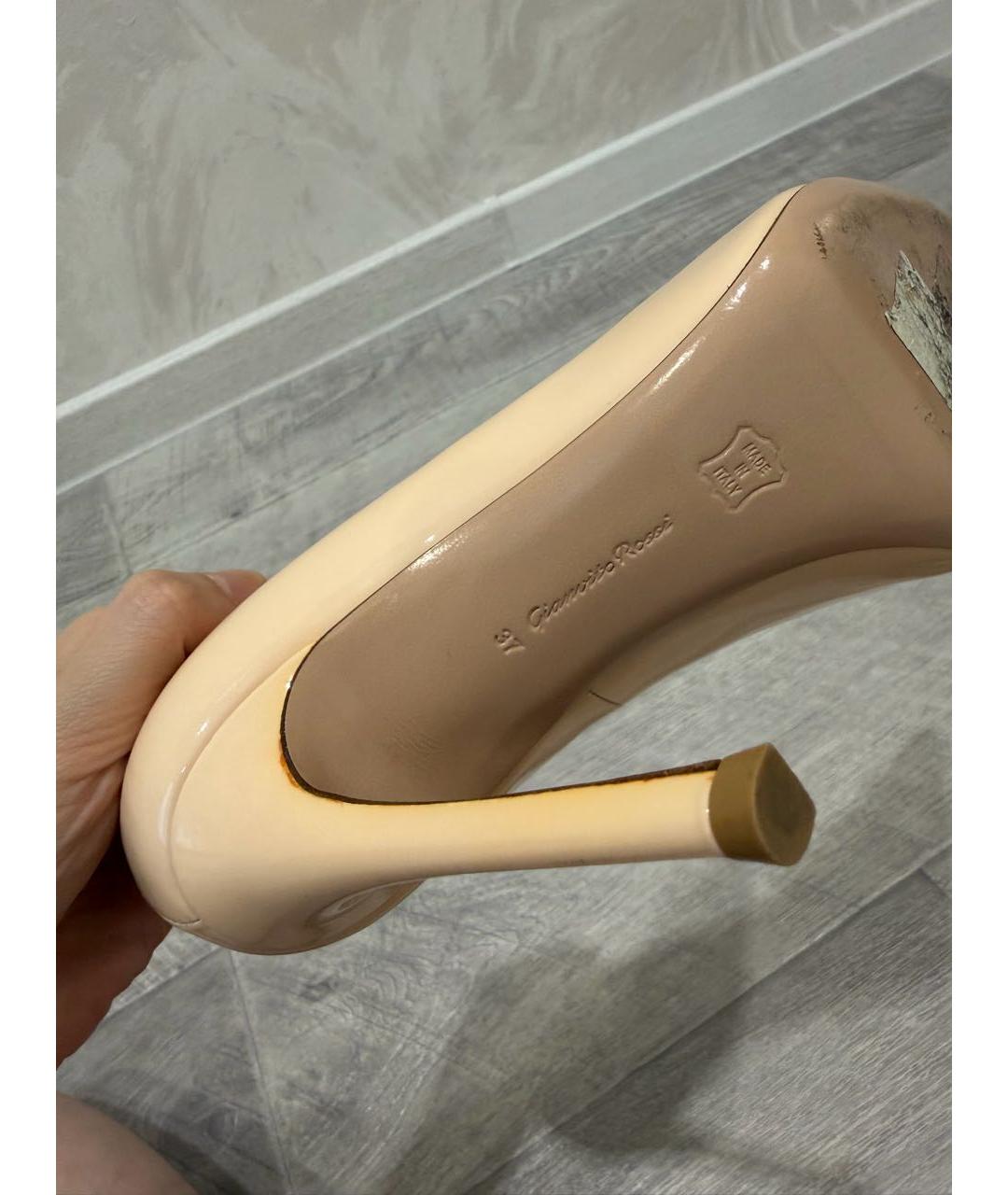 GIANVITO ROSSI Бежевые кожаные туфли, фото 5