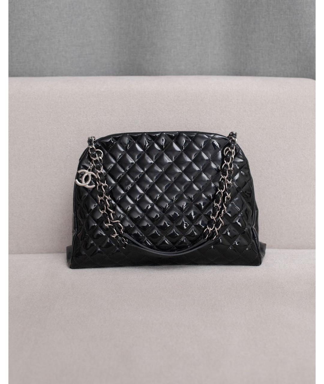 CHANEL Черная сумка через плечо из лакированной кожи, фото 9