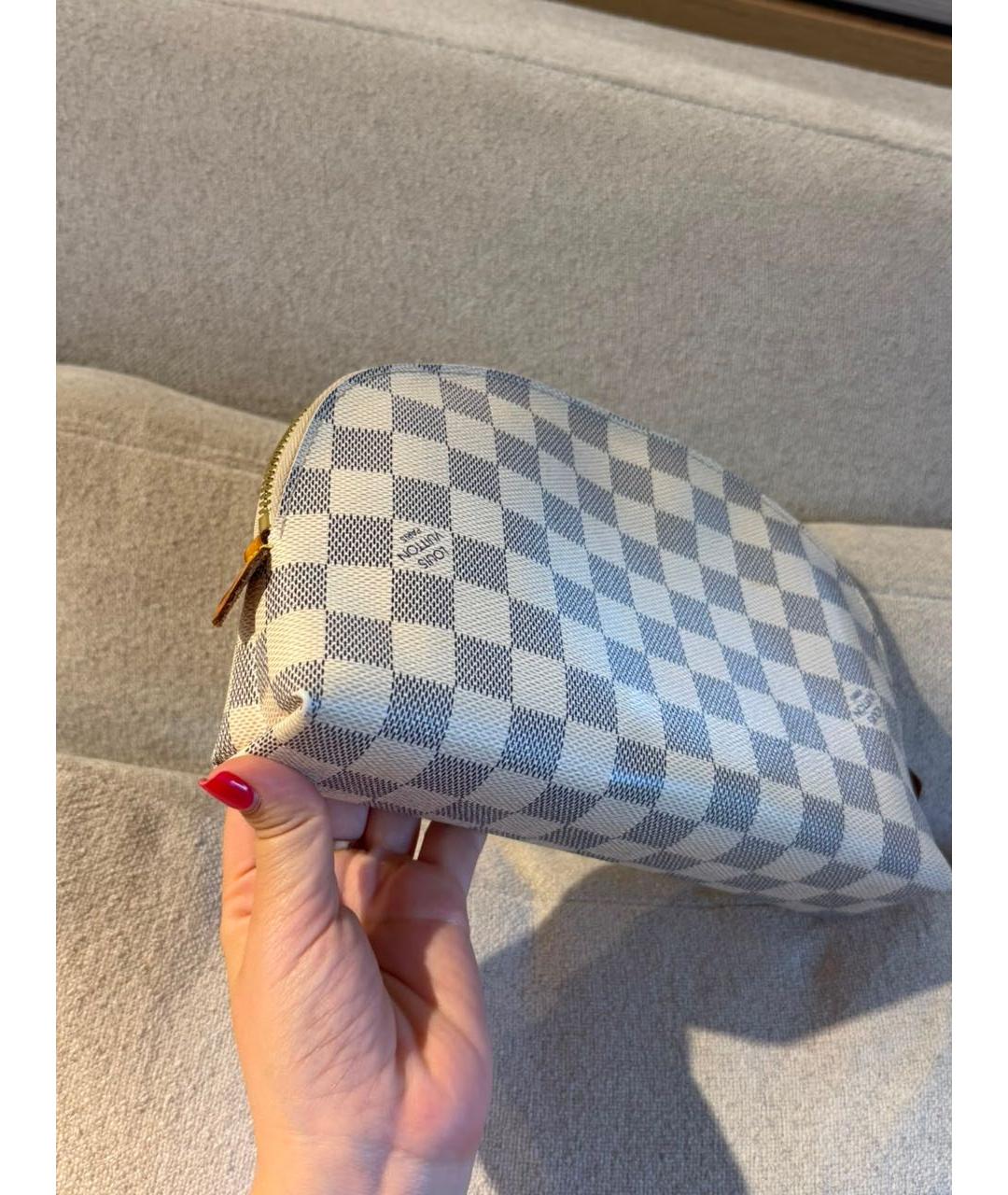 LOUIS VUITTON Белая косметичка из канвы, фото 8