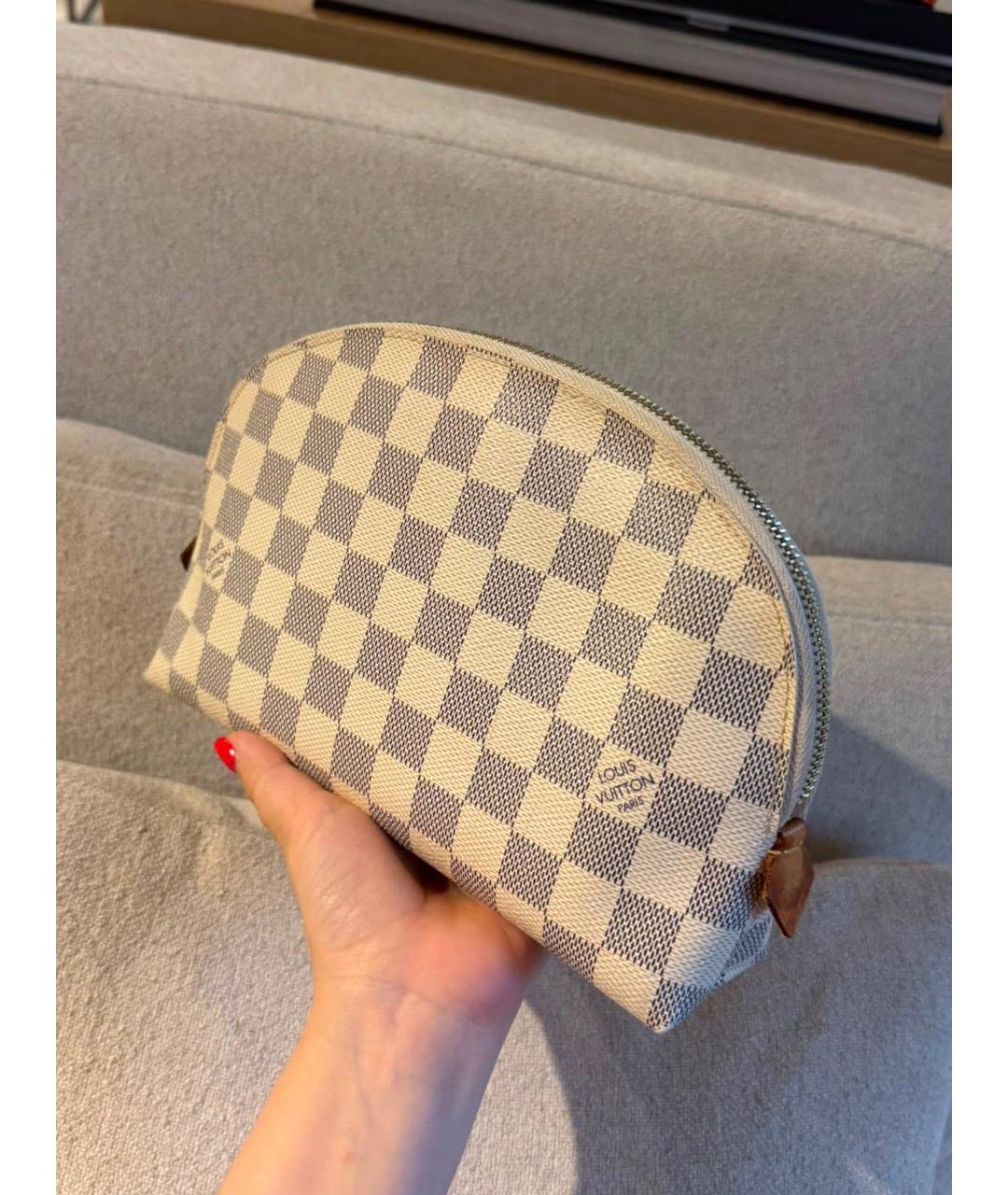 LOUIS VUITTON Белая косметичка из канвы, фото 4