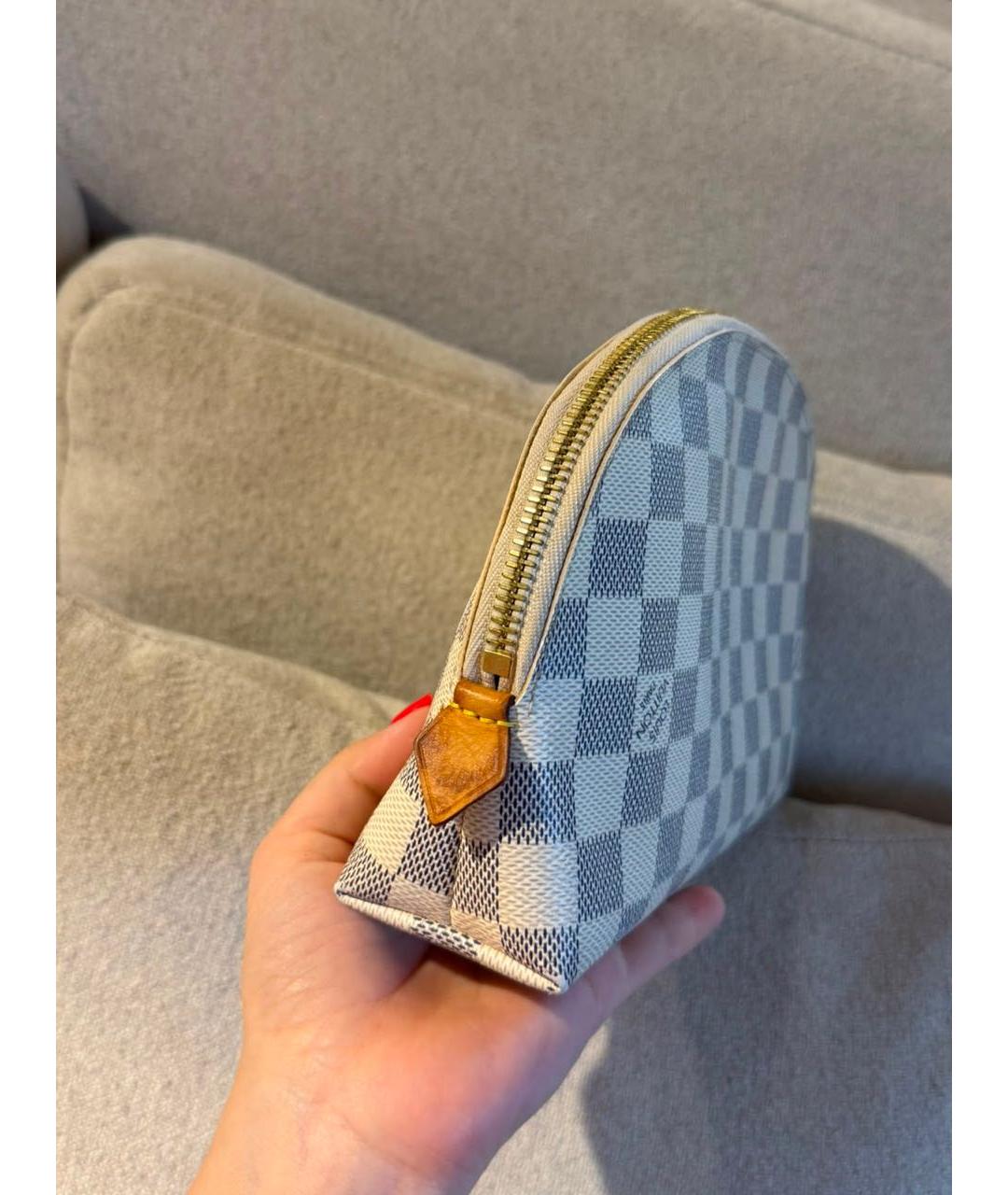 LOUIS VUITTON Белая косметичка из канвы, фото 3