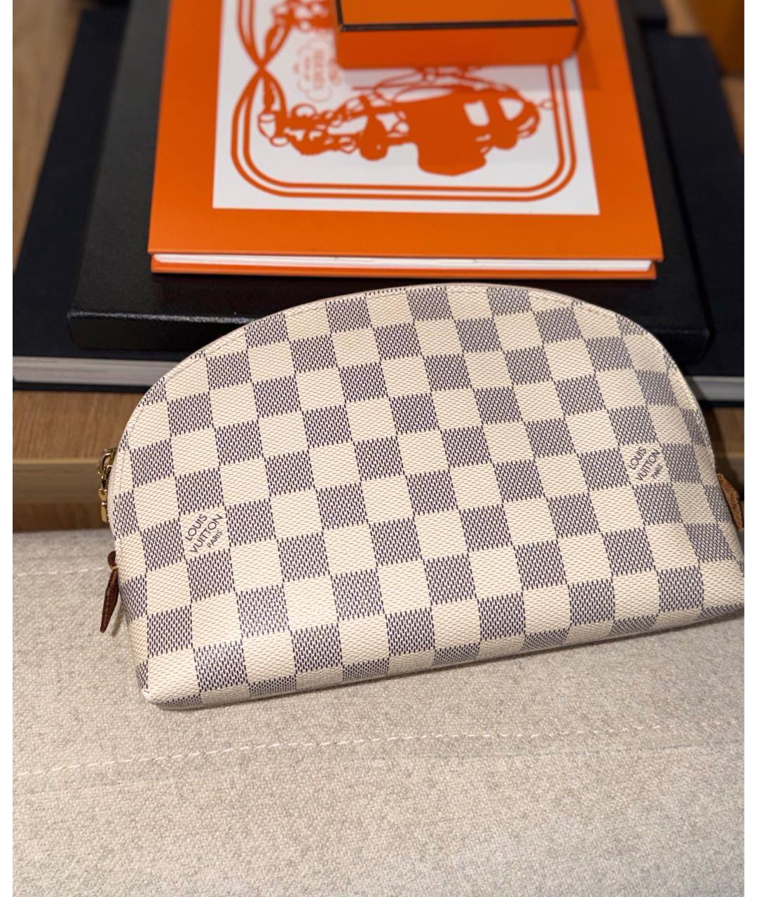LOUIS VUITTON Белая косметичка из канвы, фото 9