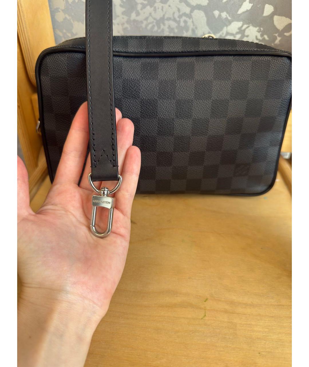 LOUIS VUITTON Антрацитовая барсетка из канвы, фото 6