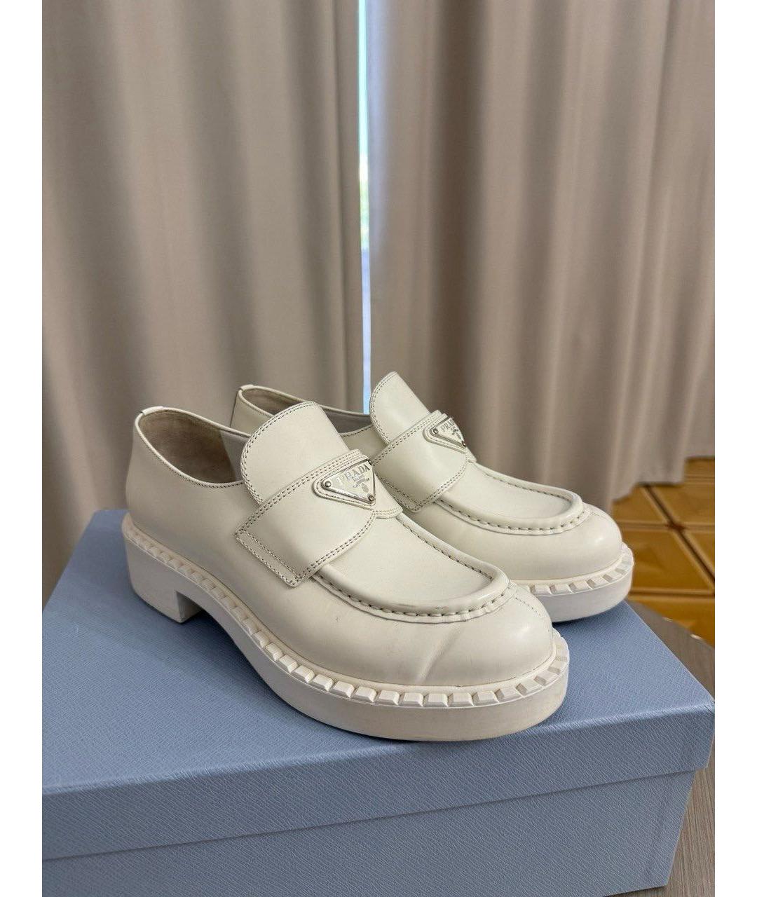 PRADA Белые кожаные лоферы, фото 2