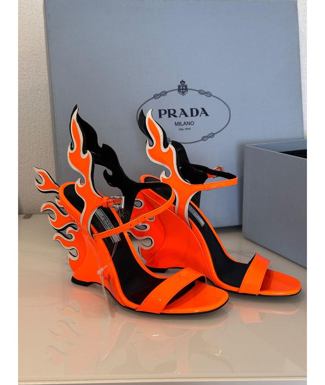 PRADA Оранжевые кожаные босоножки, фото 4