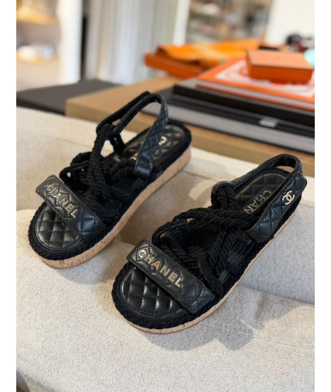 CHANEL Черные кожаные сандалии, фото 3