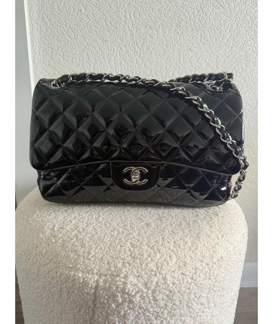 CHANEL Черная сумка через плечо из лакированной кожи, фото 5