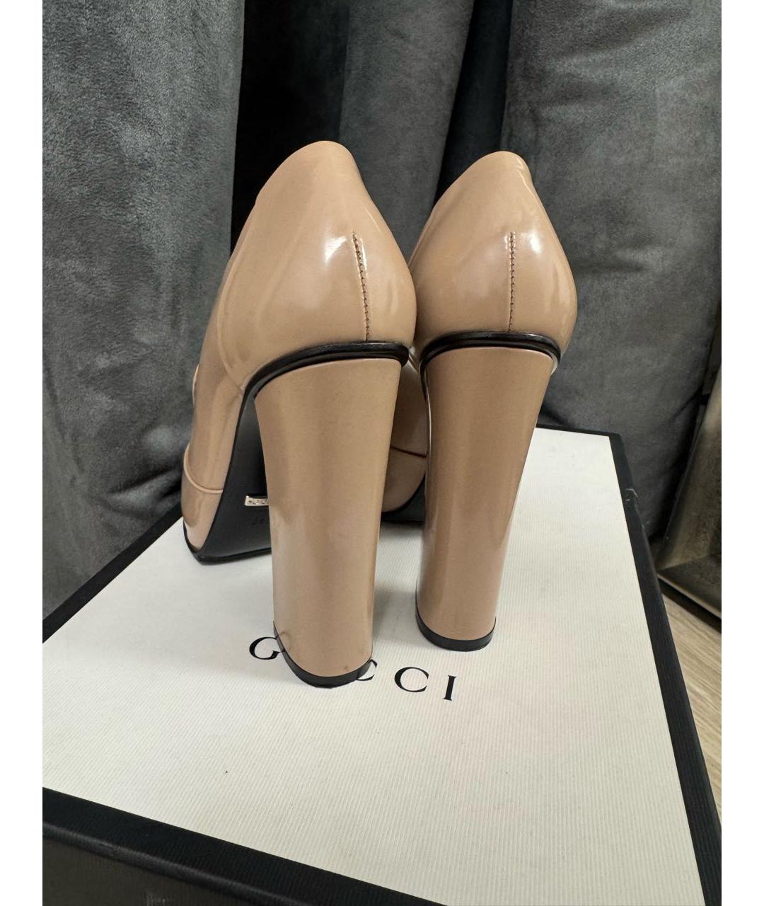 GUCCI Бежевые туфли из лакированной кожи, фото 4