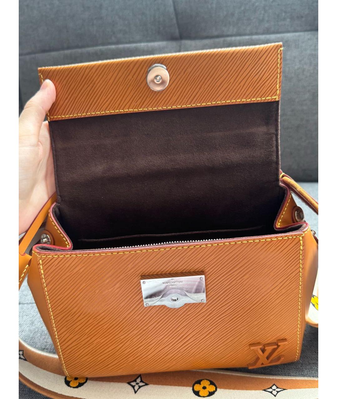 LOUIS VUITTON Оранжевая кожаная сумка с короткими ручками, фото 5