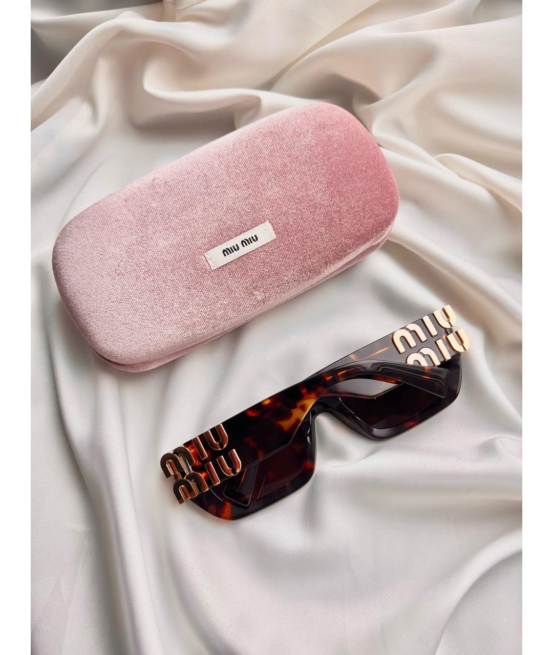 MIU MIU Коричневые пластиковые солнцезащитные очки, фото 4