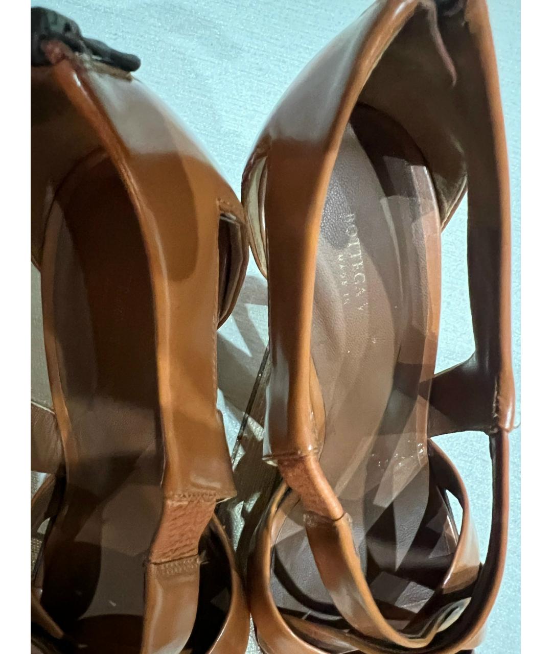 BOTTEGA VENETA Коричневые кожаные босоножки, фото 3