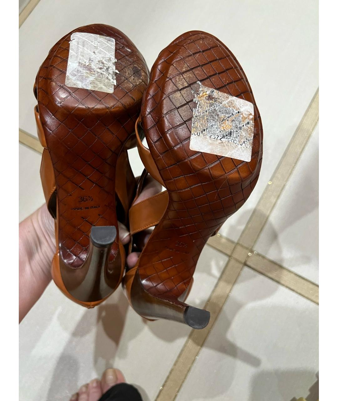 BOTTEGA VENETA Коричневые кожаные босоножки, фото 5