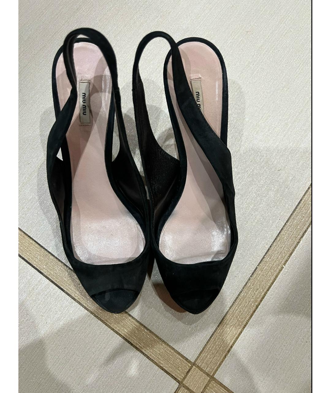 MIU MIU Черные замшевые босоножки, фото 3