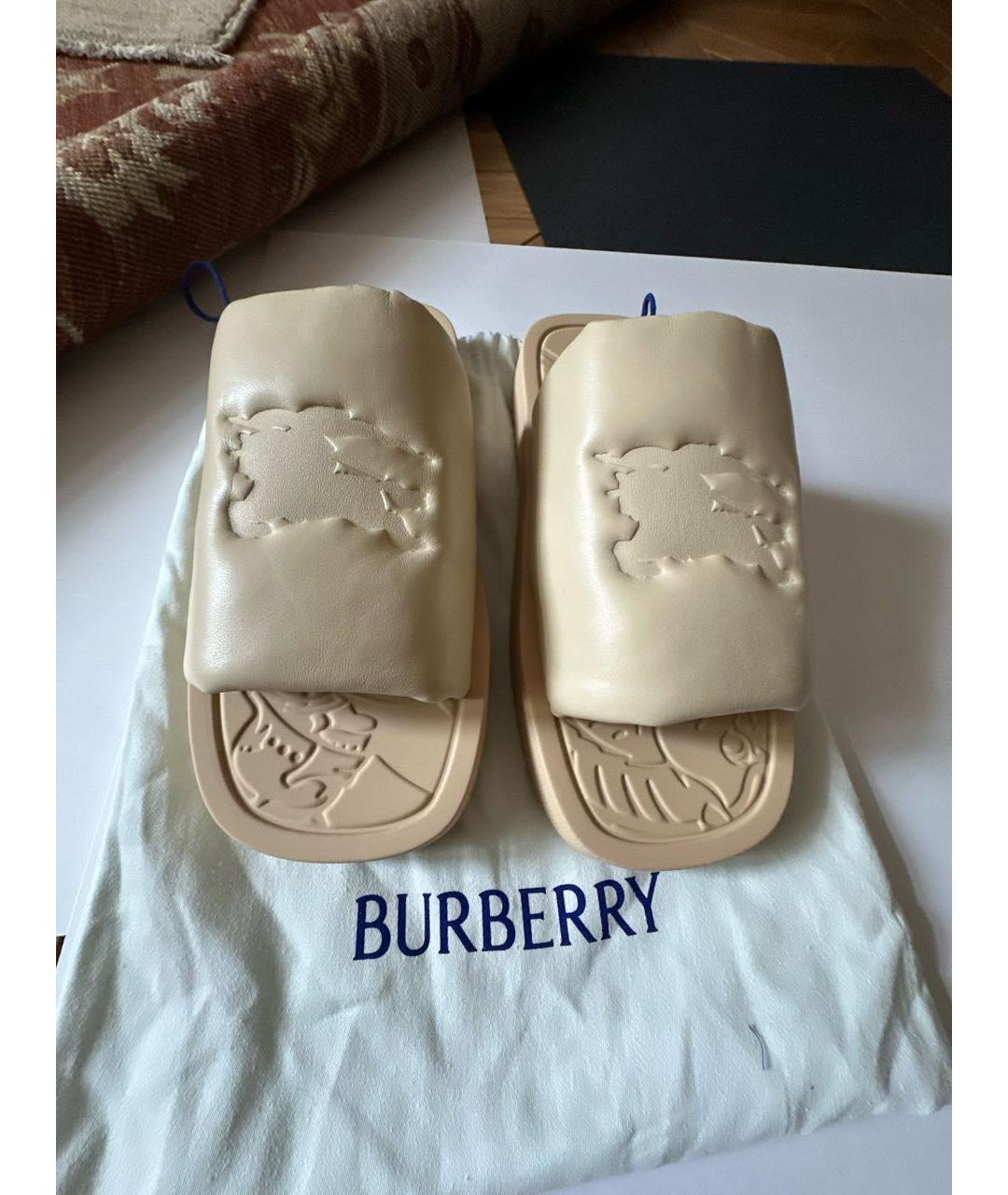 BURBERRY Бежевые кожаные шлепанцы, фото 2