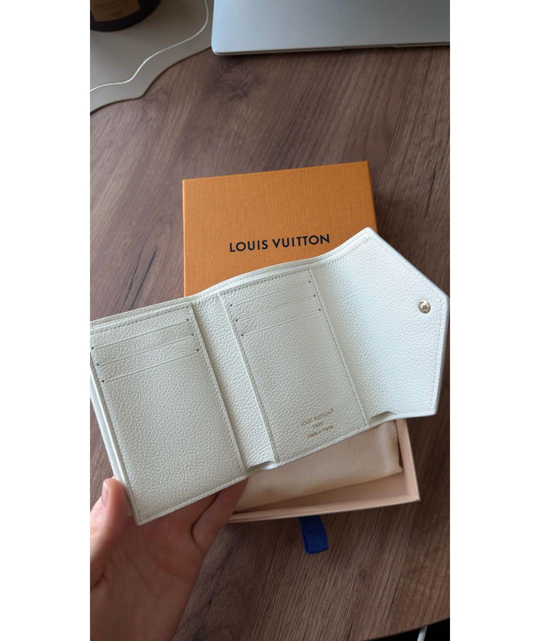 LOUIS VUITTON Белый кожаный кошелек, фото 4
