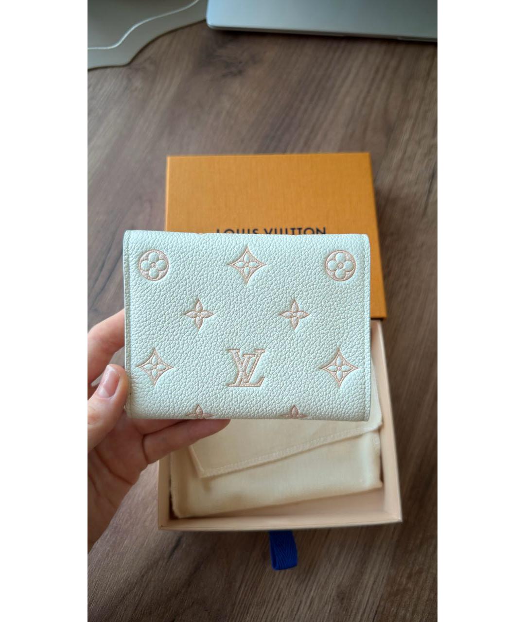 LOUIS VUITTON Белый кожаный кошелек, фото 3