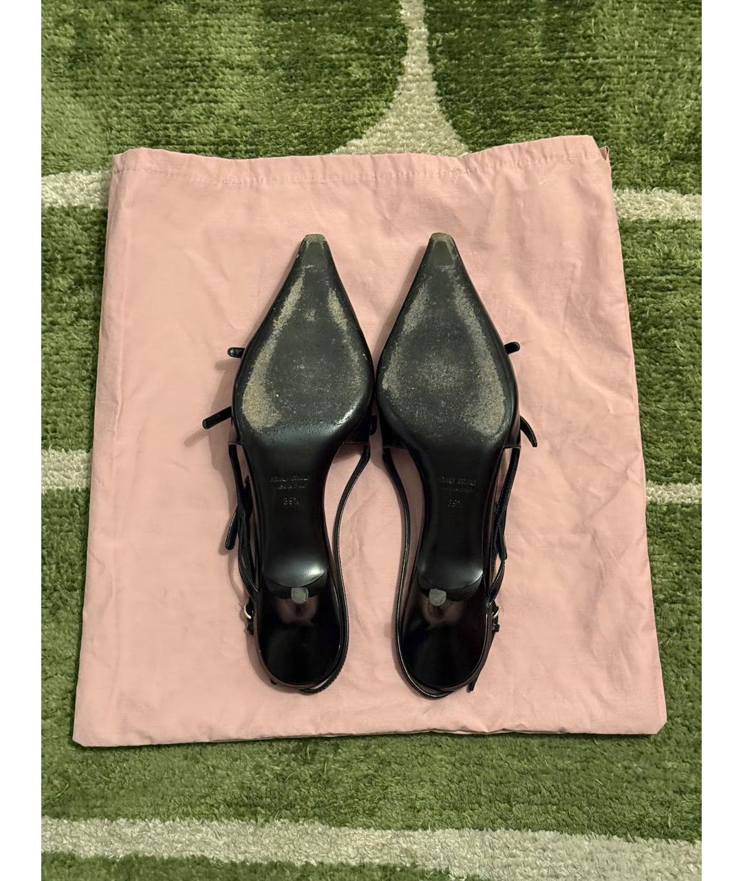 MIU MIU Черные лодочки на низком каблуке из лакированной кожи, фото 5