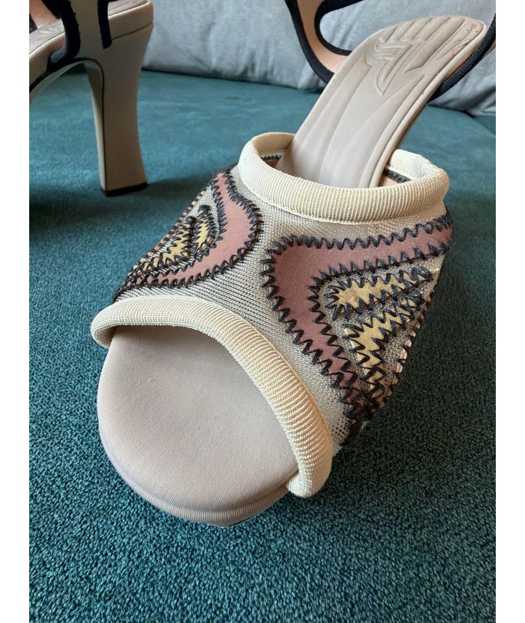 FENDI Серые текстильные босоножки, фото 7