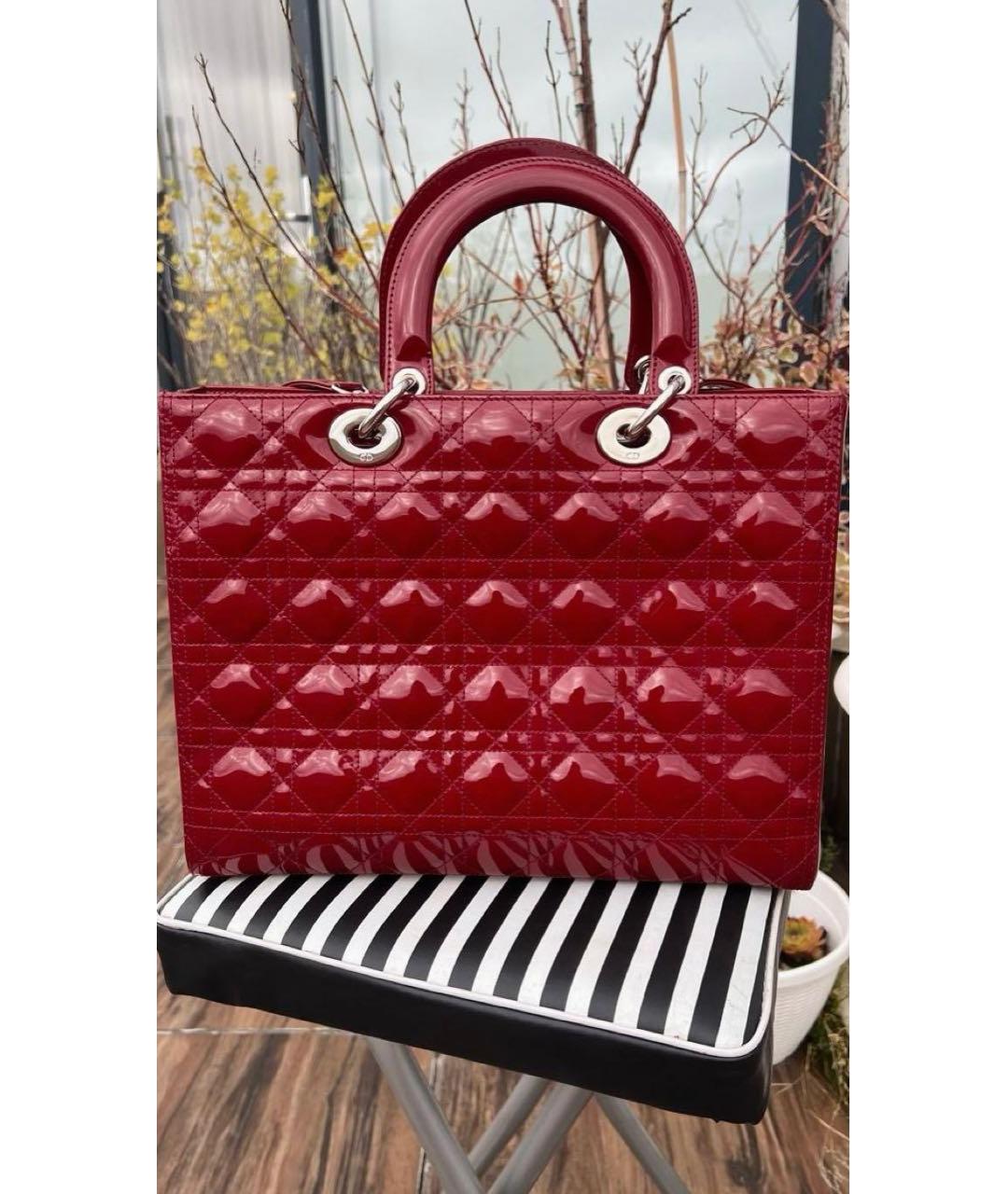 CHRISTIAN DIOR Бордовая сумка тоут из лакированной кожи, фото 2