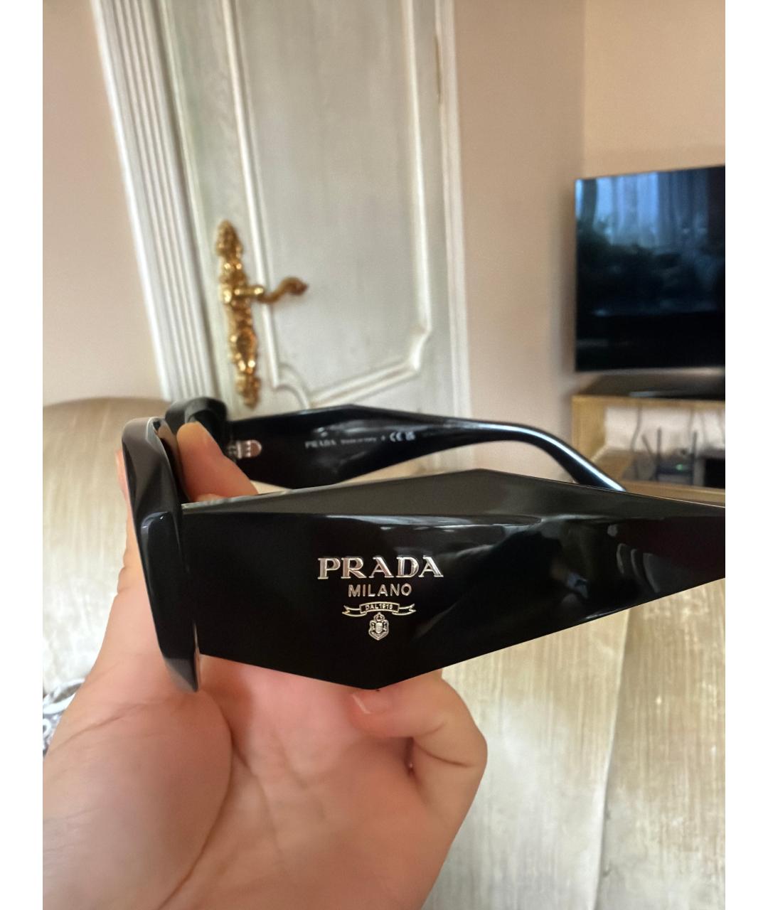 PRADA Черные пластиковые солнцезащитные очки, фото 3