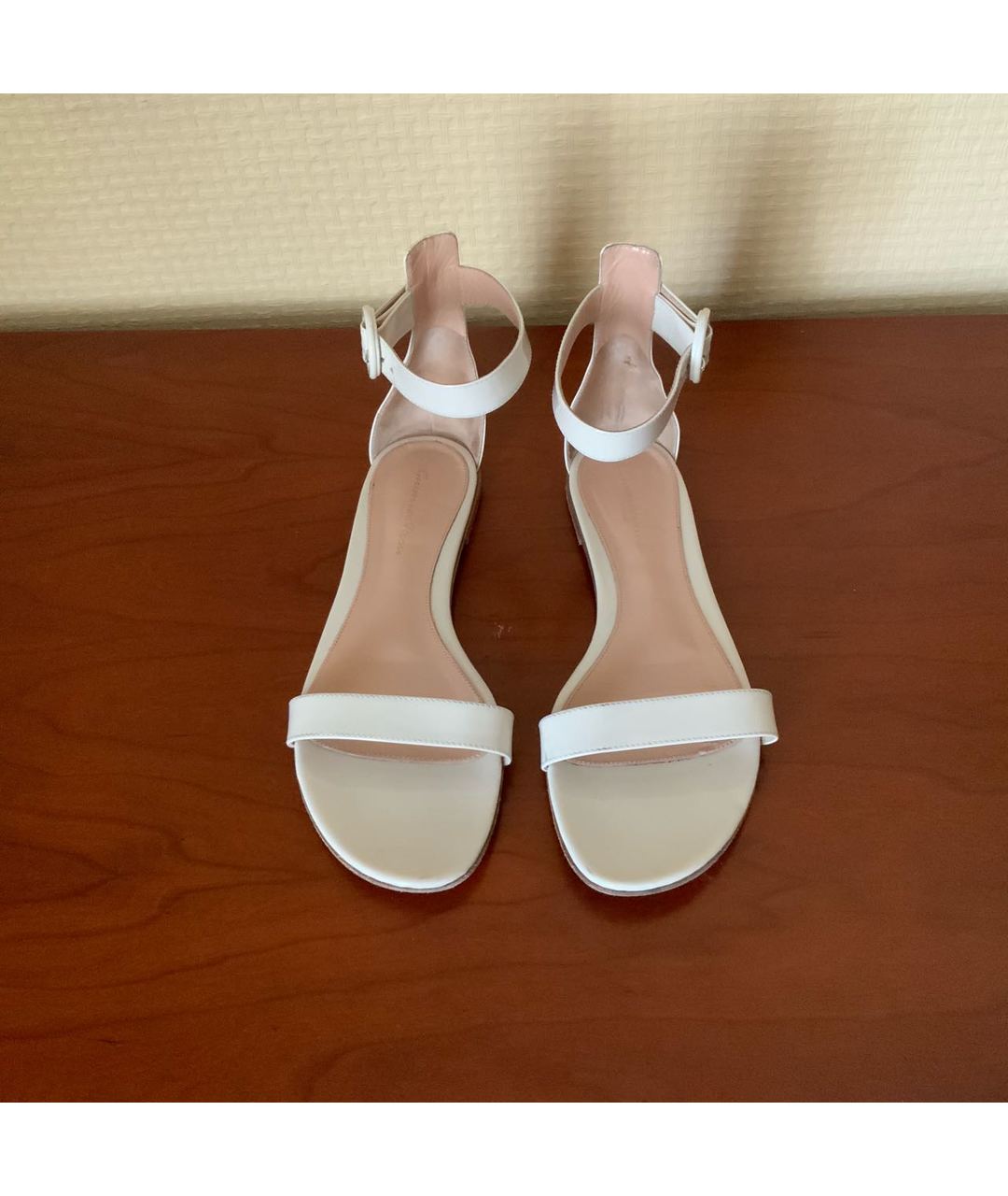 GIANVITO ROSSI Белые сандалии из лакированной кожи, фото 2