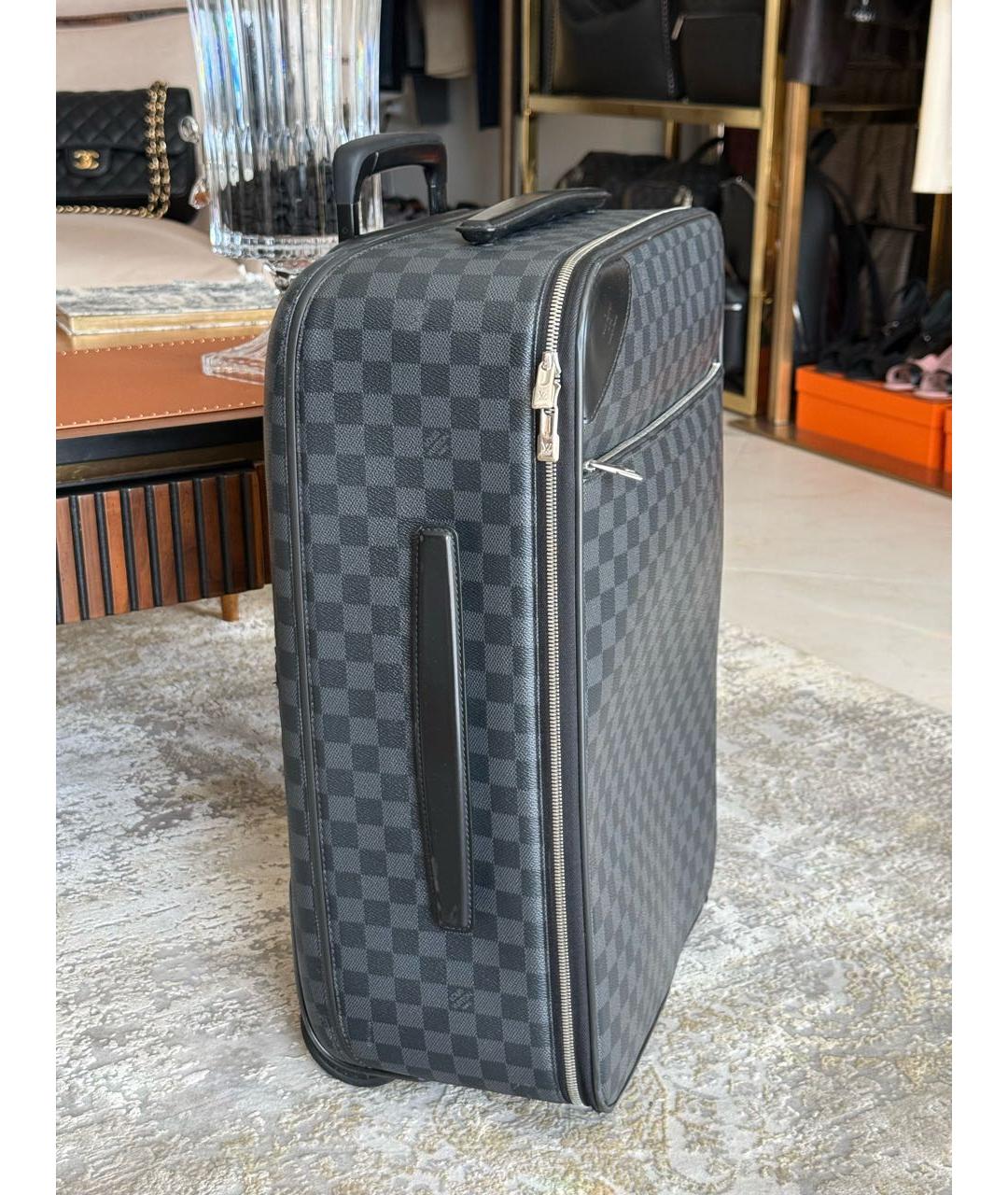 LOUIS VUITTON Антрацитовый чемодан из канвы, фото 3
