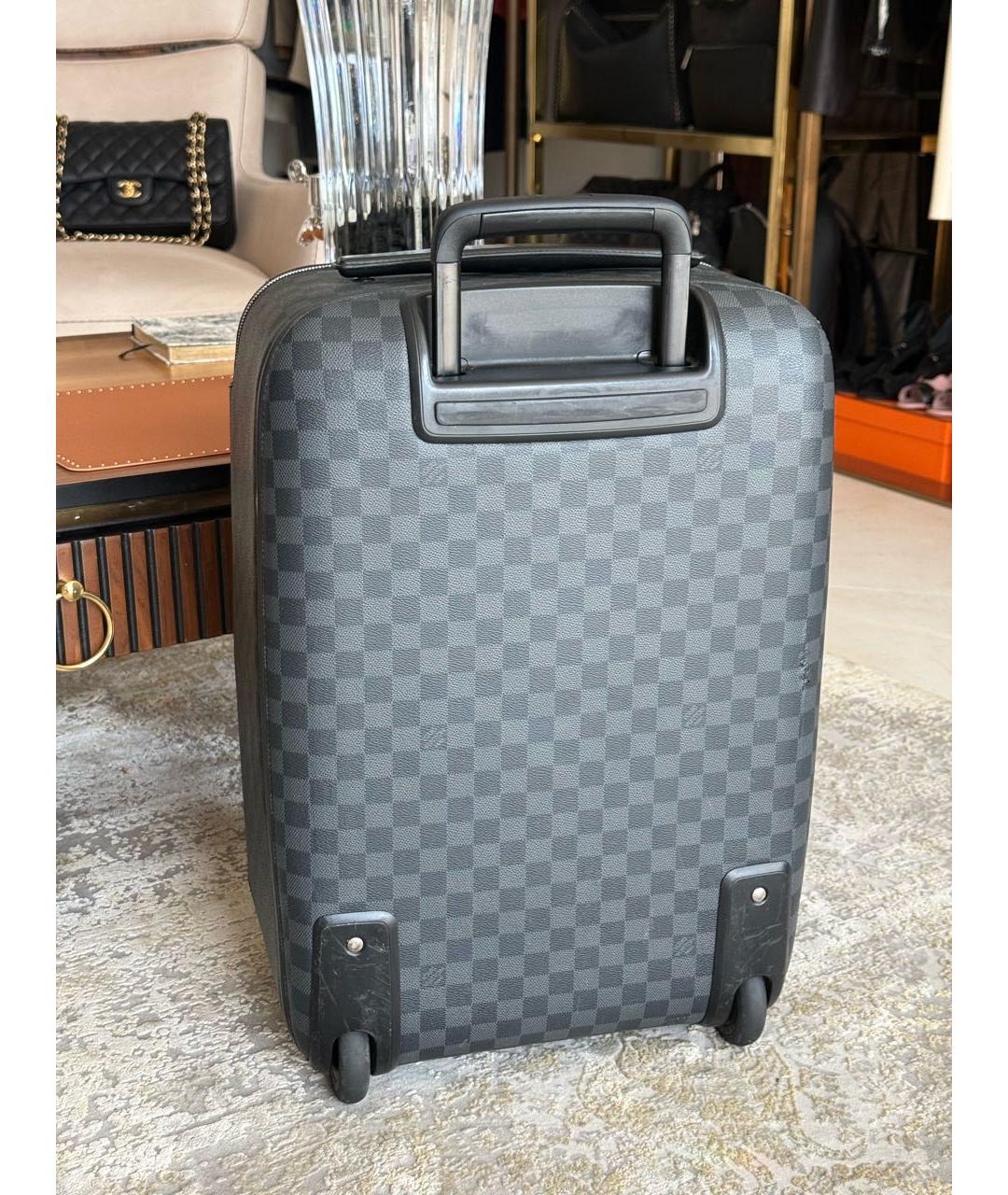 LOUIS VUITTON Антрацитовый чемодан из канвы, фото 4
