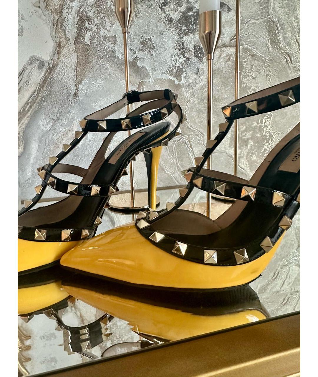 VALENTINO Желтые босоножки из лакированной кожи, фото 5