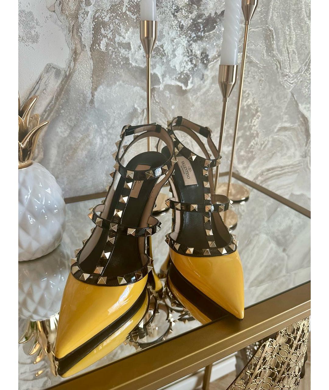 VALENTINO Желтые босоножки из лакированной кожи, фото 3