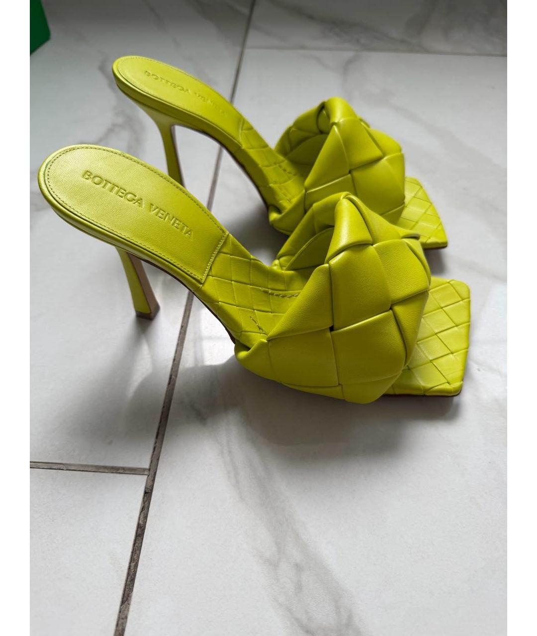 BOTTEGA VENETA Салатовые кожаные мюли, фото 5