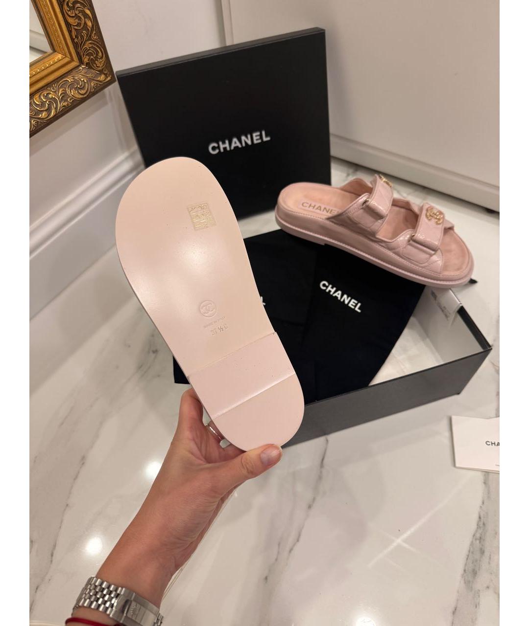CHANEL Розовые сандалии из лакированной кожи, фото 4