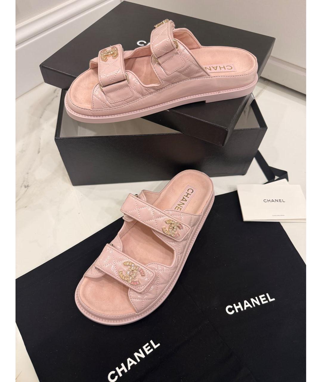 CHANEL Розовые сандалии из лакированной кожи, фото 3