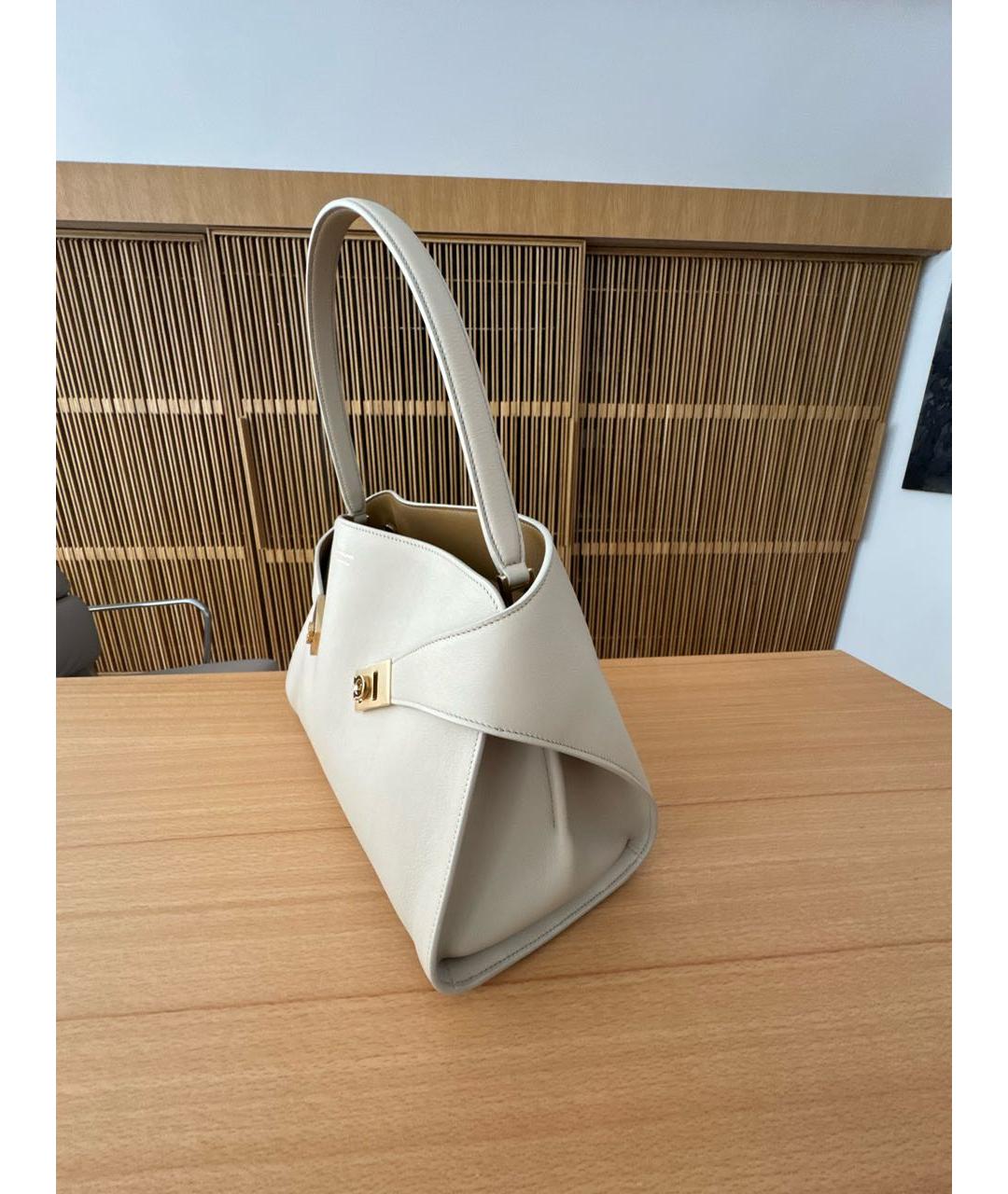 FERRAGAMO Бежевая кожаная сумка через плечо, фото 2