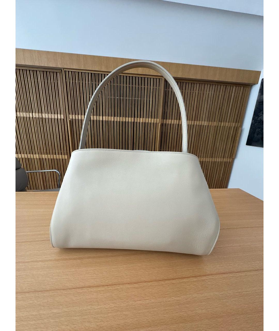 FERRAGAMO Бежевая кожаная сумка через плечо, фото 3