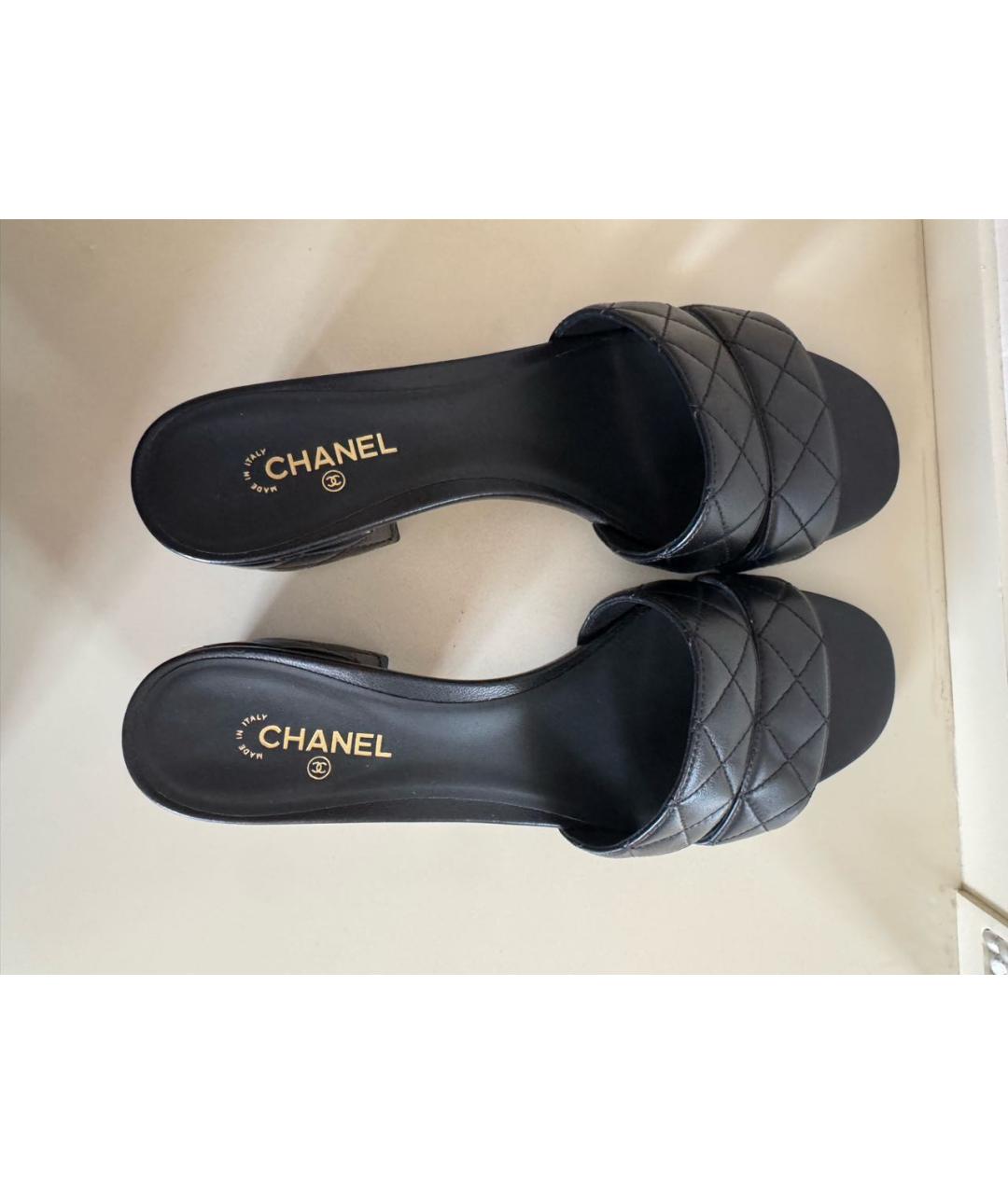 CHANEL Черные кожаные мюли, фото 3