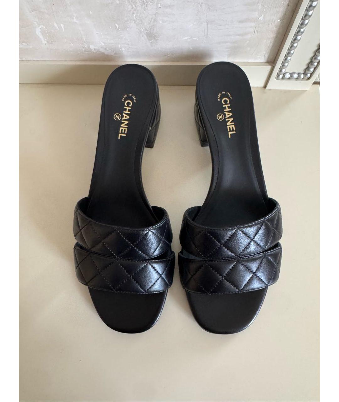 CHANEL Черные кожаные мюли, фото 2