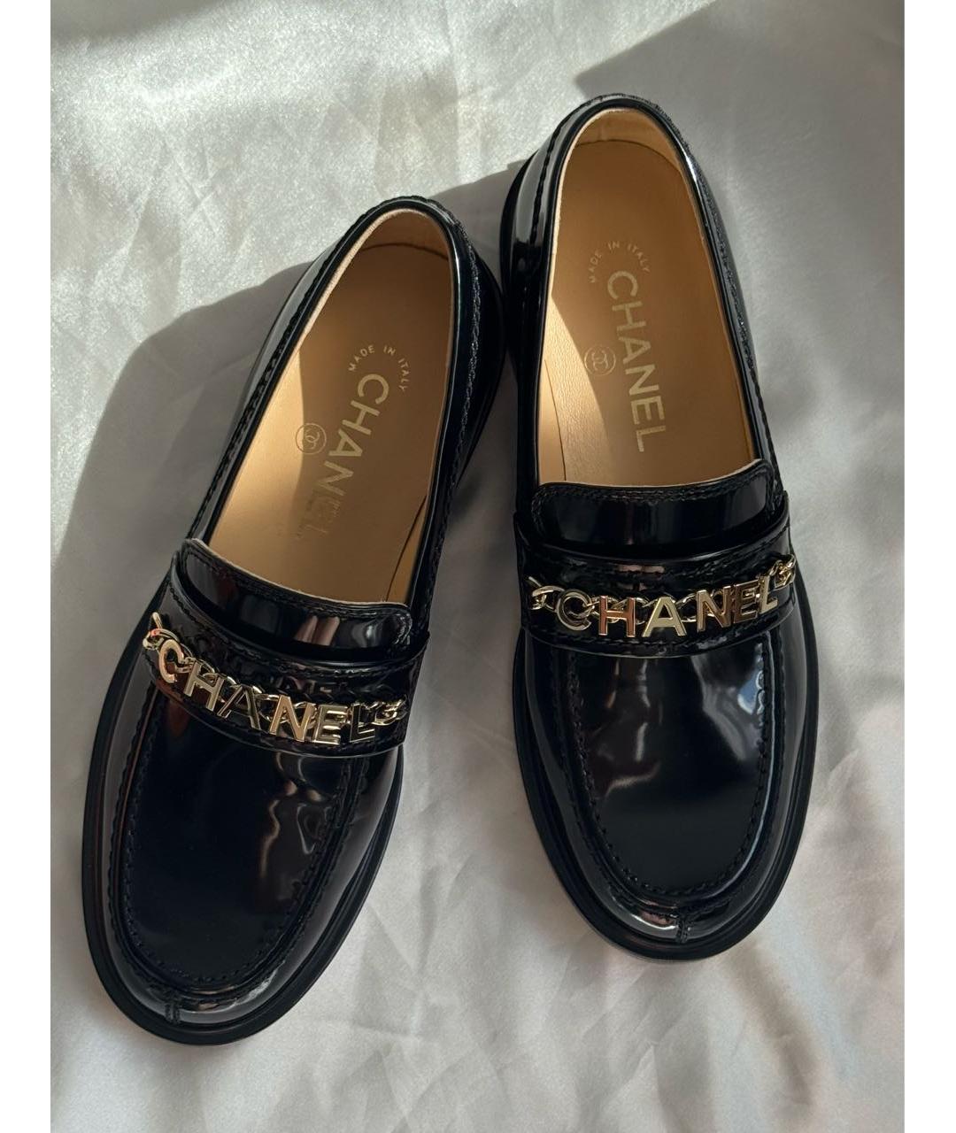 CHANEL Черные лоферы из лакированной кожи, фото 2