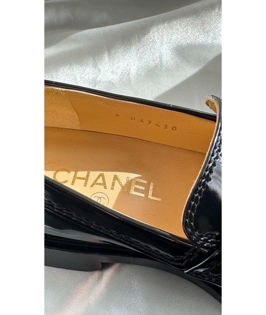 CHANEL Черные лоферы из лакированной кожи, фото 5