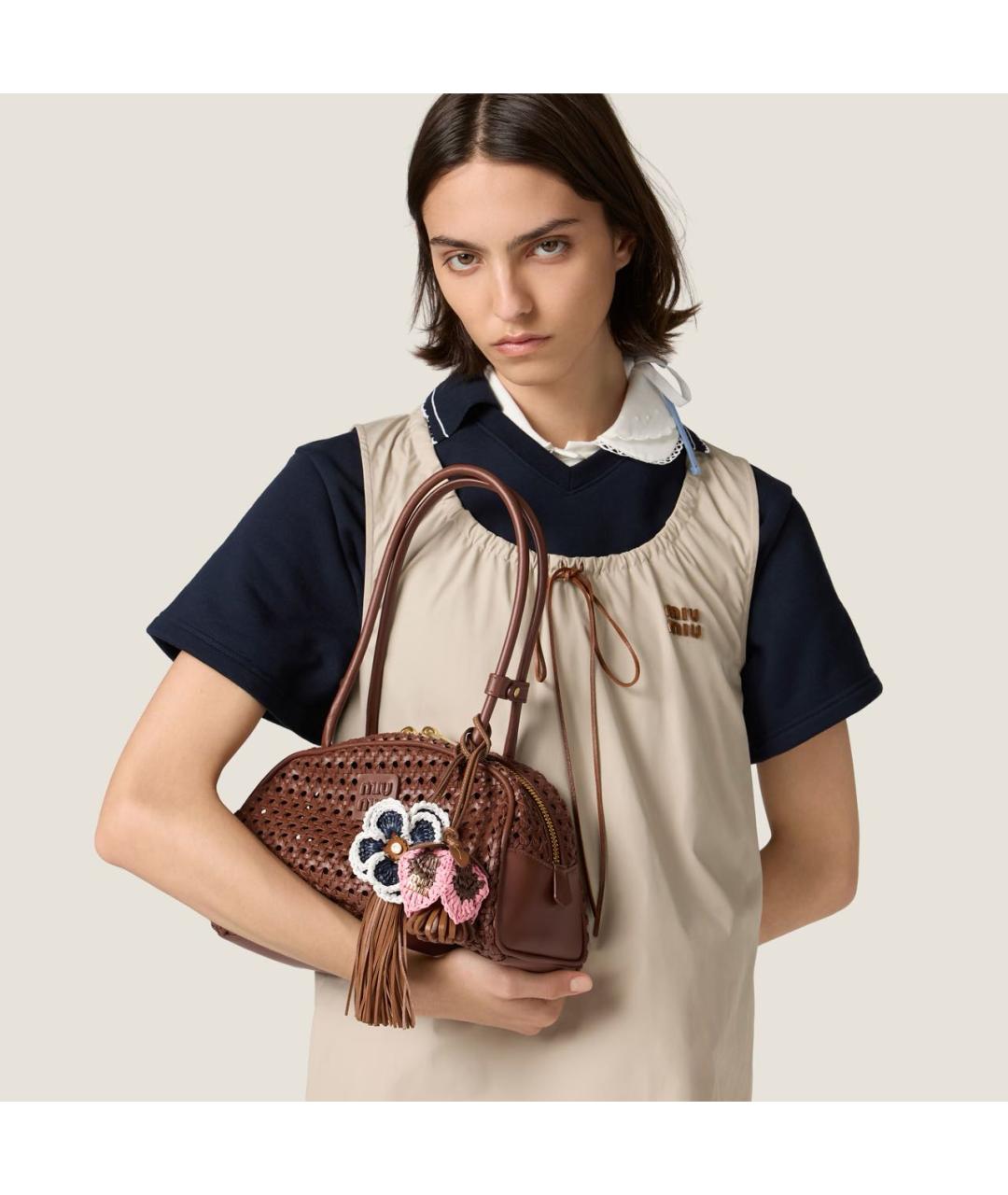 MIU MIU Коричневая кожаная сумка с короткими ручками, фото 5