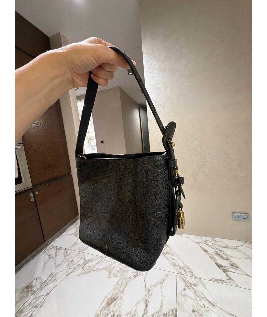 LOUIS VUITTON Черная кожаная сумка через плечо, фото 5