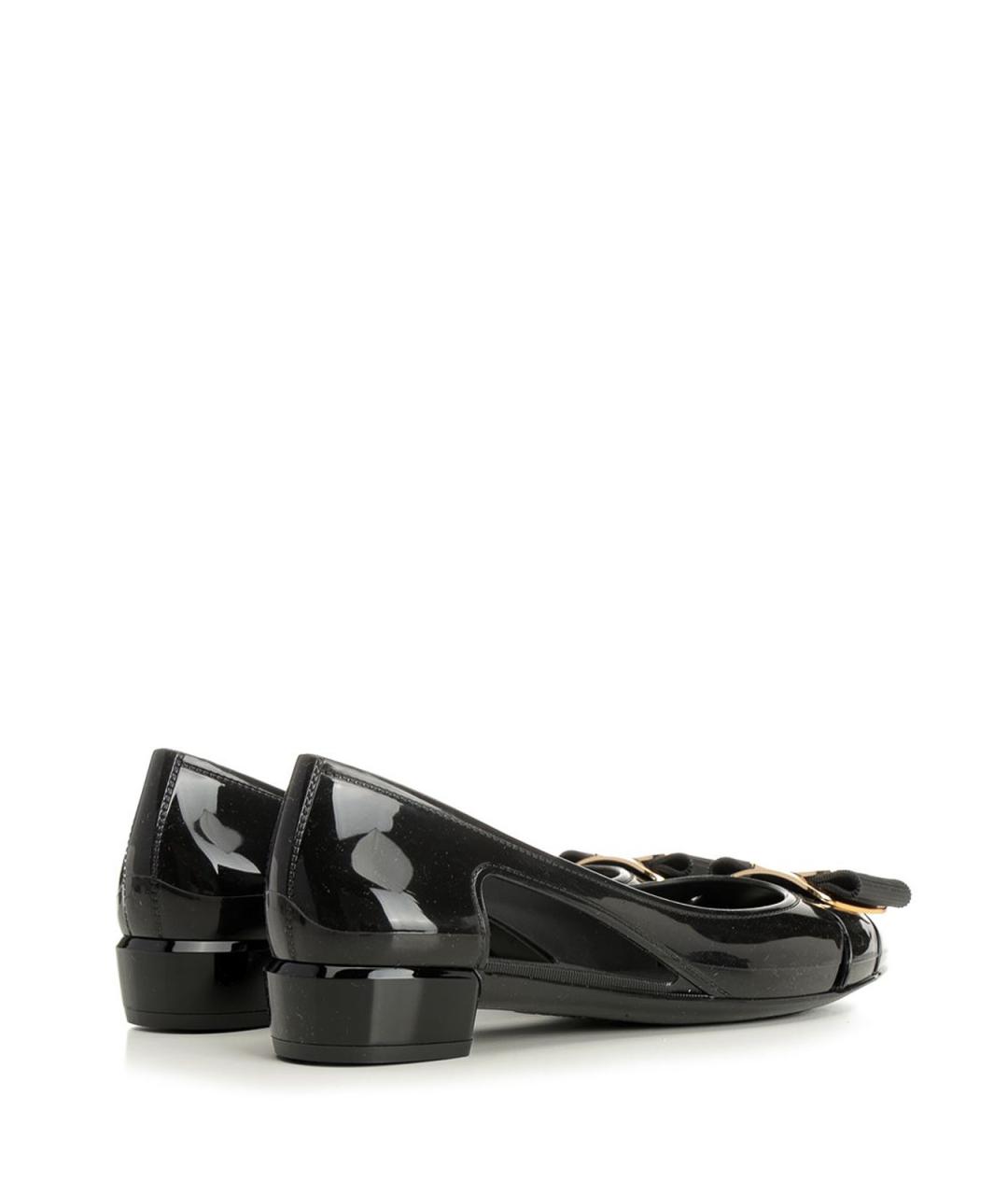FERRAGAMO Черные резиновые балетки, фото 3